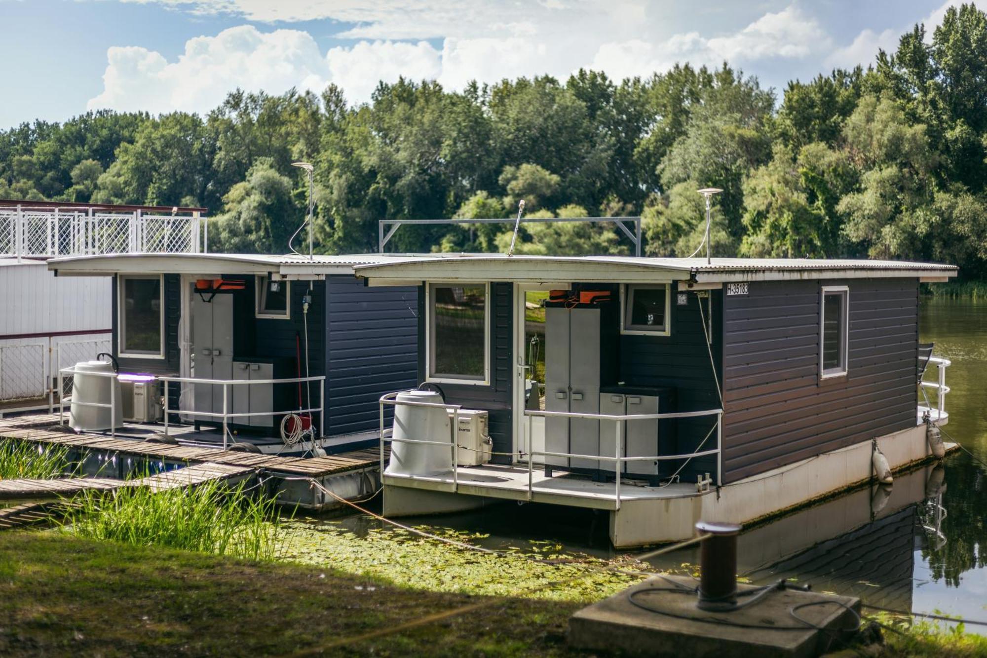 Lakohajo, Uszohaz - Tisza-To Hotel Tiszafured Exterior photo