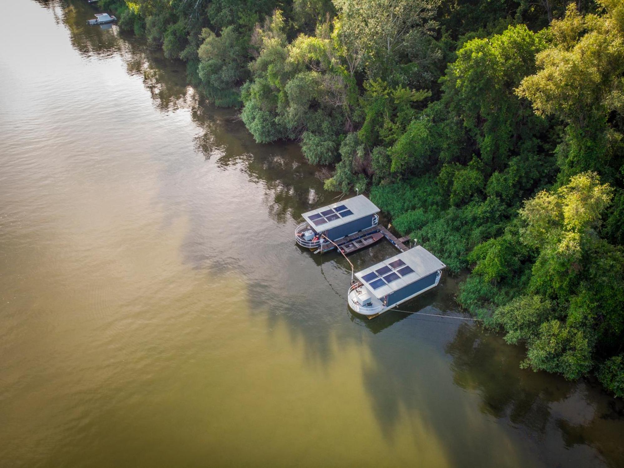 Lakohajo, Uszohaz - Tisza-To Hotel Tiszafured Exterior photo